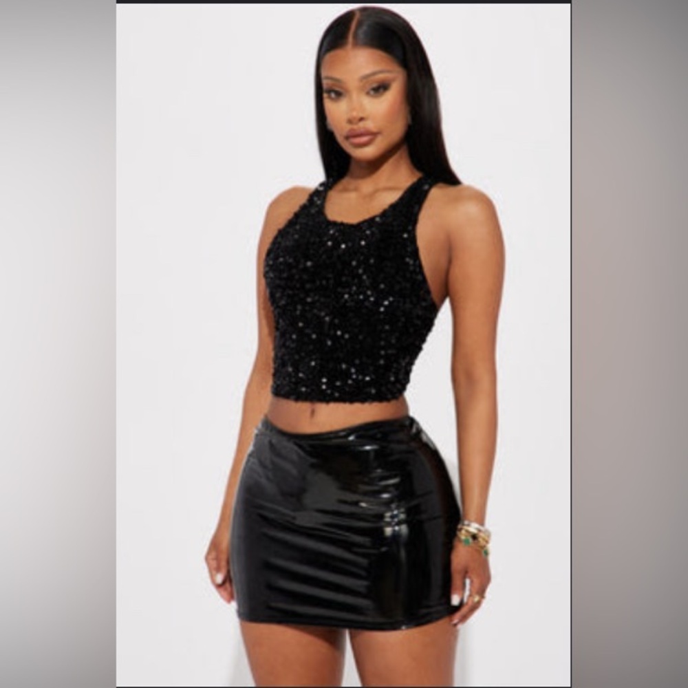 BNWT! Fashion Nova Black Sequin Crop Top. Size Large